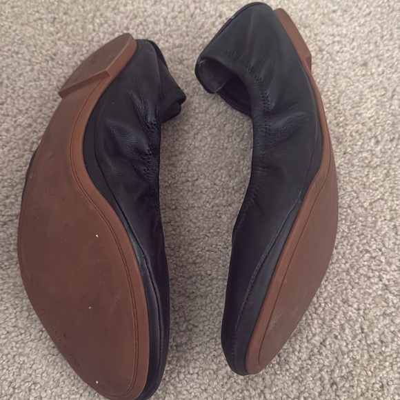 Like new Tory Burch black flats size 9 - Picture 3 of 3